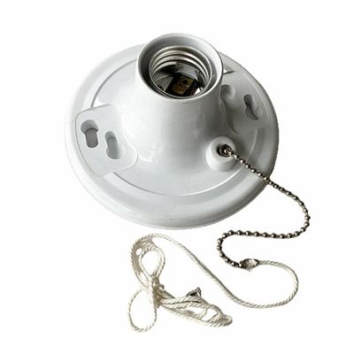 4,5" tenedor plástico blanco de la lámpara E26/27 con la cadena del interruptor